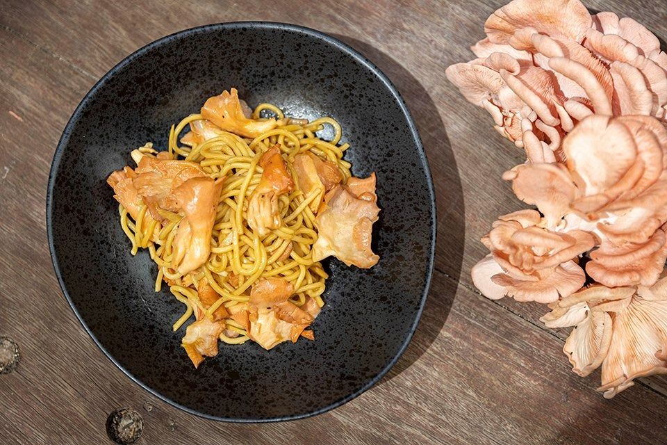 Smoky Pink Oyster Carbonara